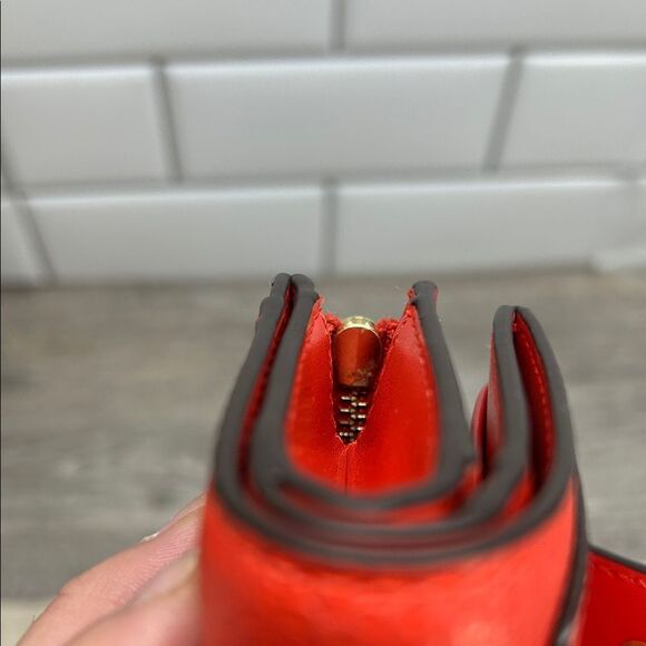 1008-5056 Michael Kors Vibrant Red Leather Wallet - Picture 11 of 12